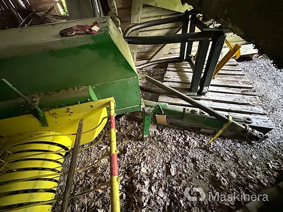 Småbalspress John Deere 330 16 of 24