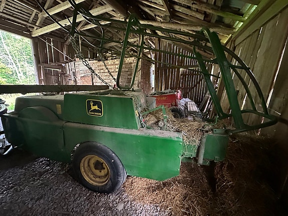 Småbalspress John Deere 330 6 of 24