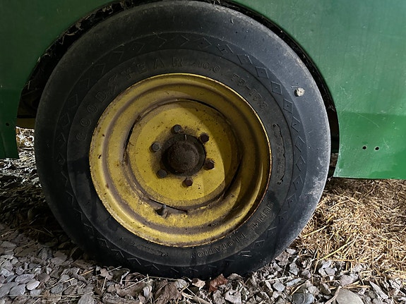 Småbalspress John Deere 330 7 of 24