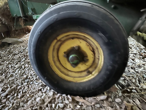 Småbalspress John Deere 330 21 of 24