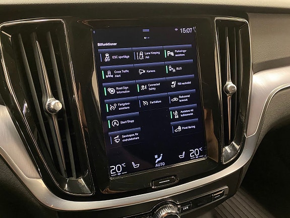 Volvo V60 Cross Country 23 of 26