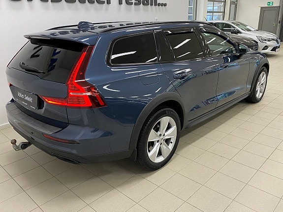 Volvo V60 Cross Country 4 of 26