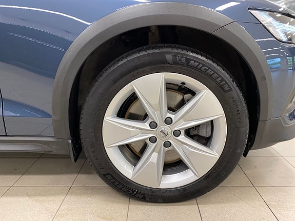 Volvo V60 Cross Country 6 of 26