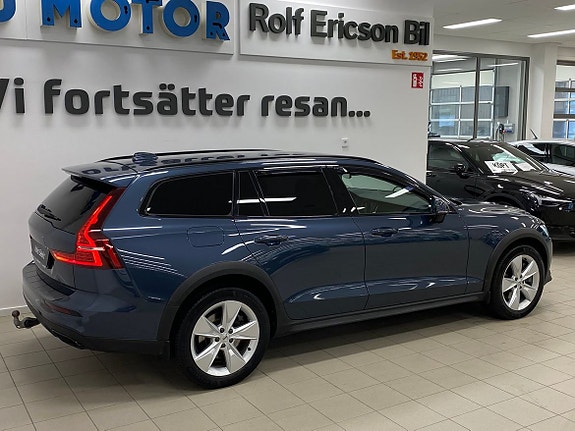 Volvo V60 Cross Country 3 of 26