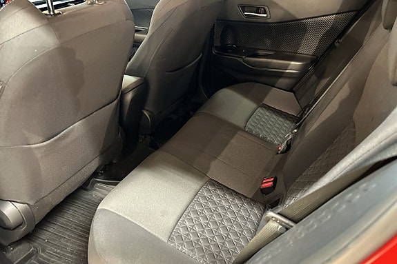 Toyota C-HR 8 of 12