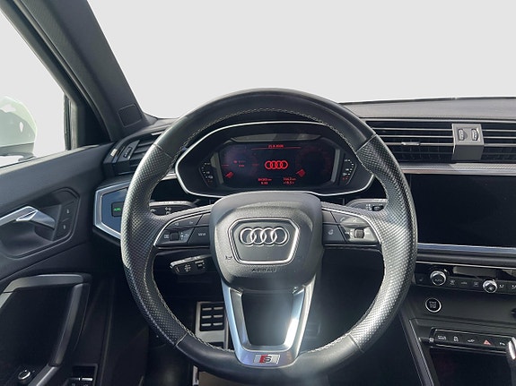 Audi Q3 8 of 12