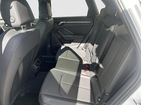 Audi Q3 10 of 12