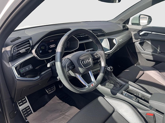 Audi Q3 7 of 12