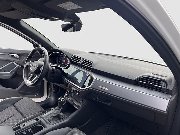 Audi Q3 6 of 20