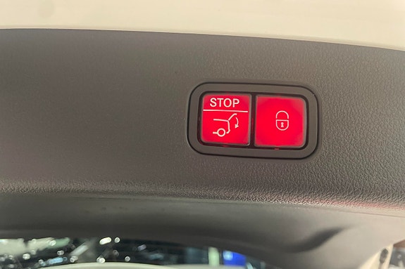Mercedes-Benz GLC300 e 13 of 15
