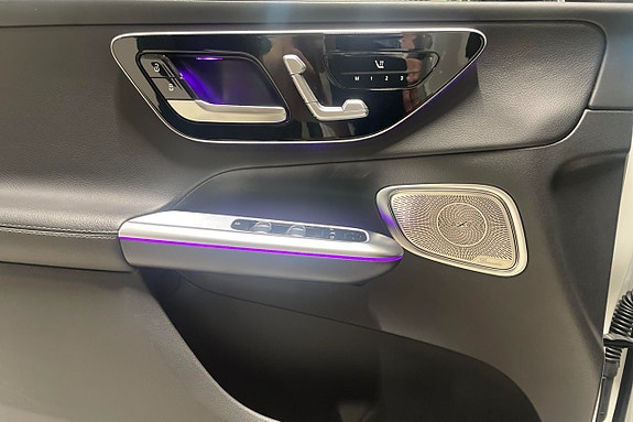 Mercedes-Benz GLC300 e 12 of 15