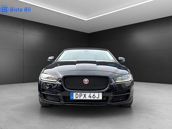Jaguar XE 10 of 20