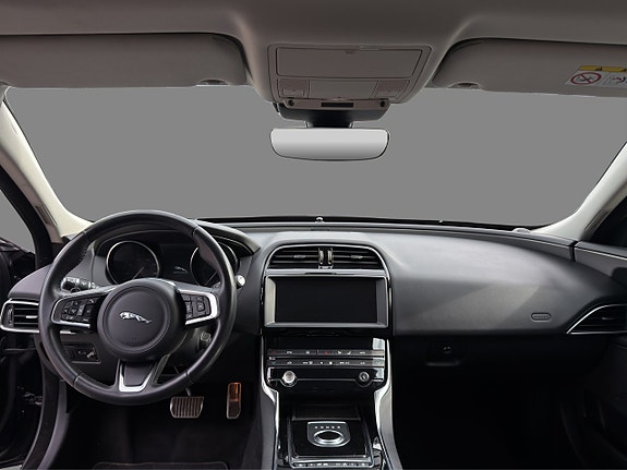 Jaguar XE 13 of 20