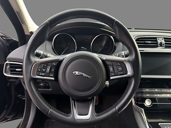 Jaguar XE 12 of 20