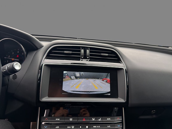 Jaguar XE 16 of 20