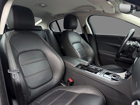Jaguar XE 19 of 20