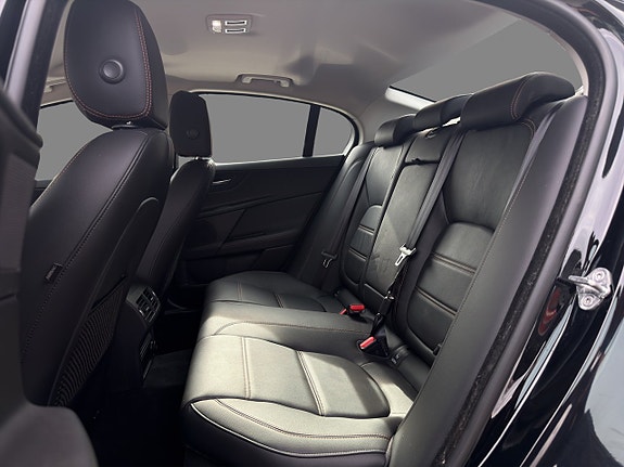 Jaguar XE 18 of 20
