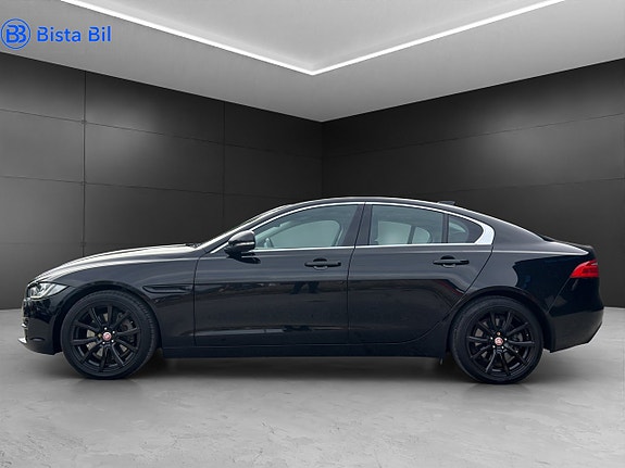 Jaguar XE 9 of 20