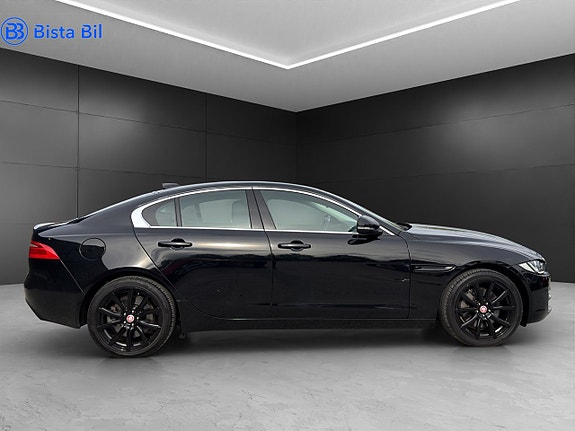 Jaguar XE 8 of 20