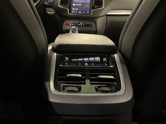 Volvo XC90 24 of 29