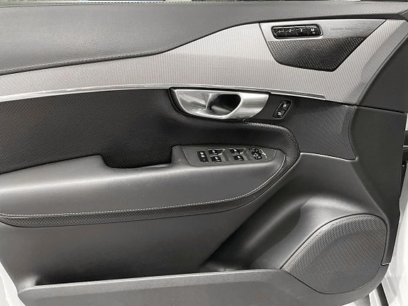 Volvo XC90 13 of 29
