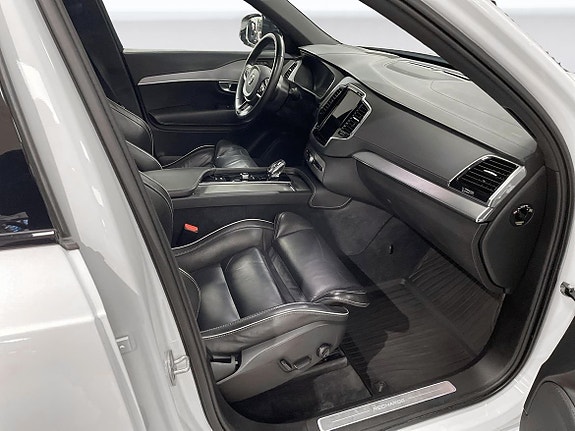 Volvo XC90 25 of 29