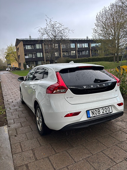 Volvo V40 4 of 6