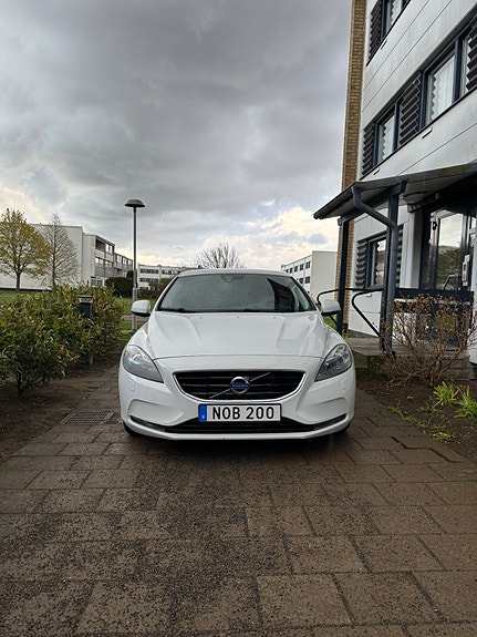 Volvo V40 2 of 6