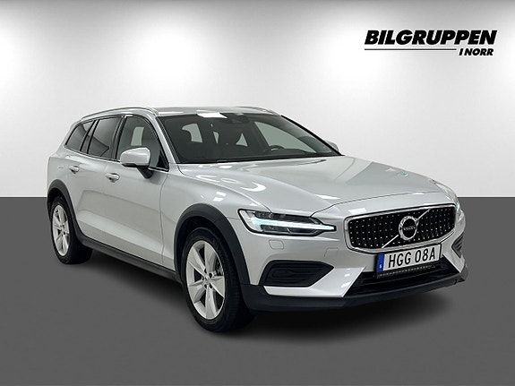Volvo V60 Cross Country 3 of 23