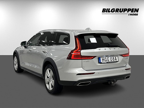 Volvo V60 Cross Country 6 of 23