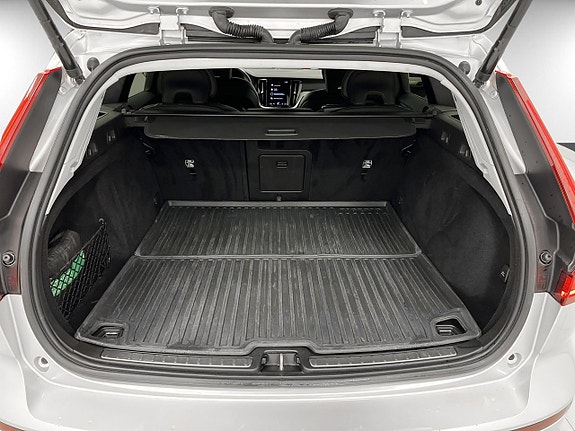 Volvo V60 Cross Country 14 of 23