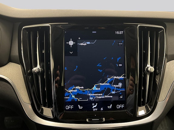 Volvo V60 Cross Country 11 of 23