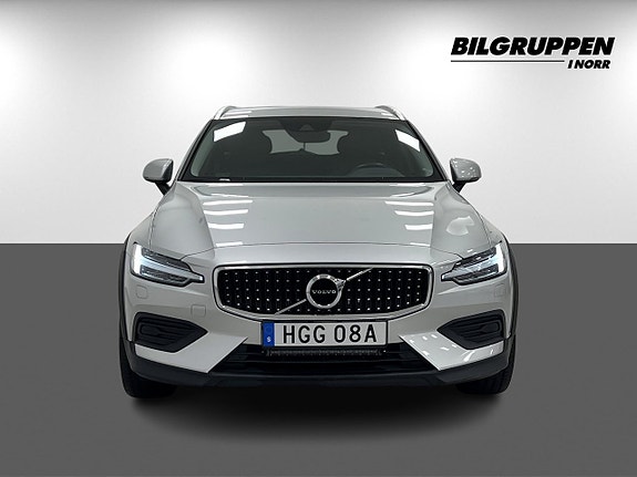 Volvo V60 Cross Country 2 of 23