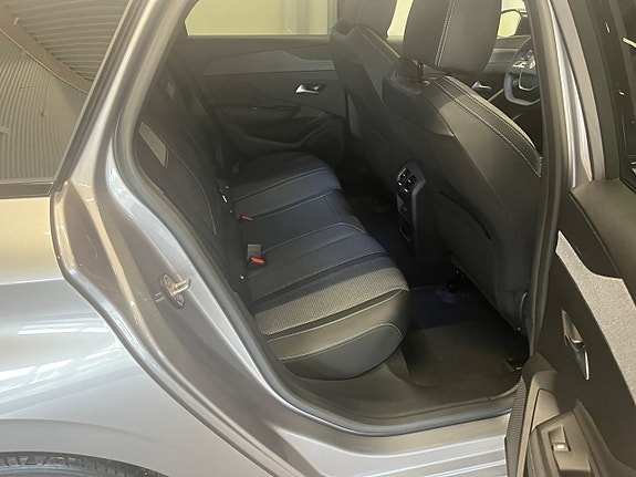 Peugeot 308 SW 10 of 12