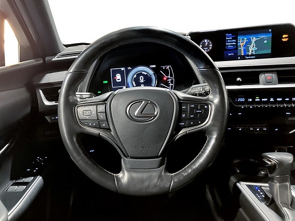 Lexus UX250h 7 of 16