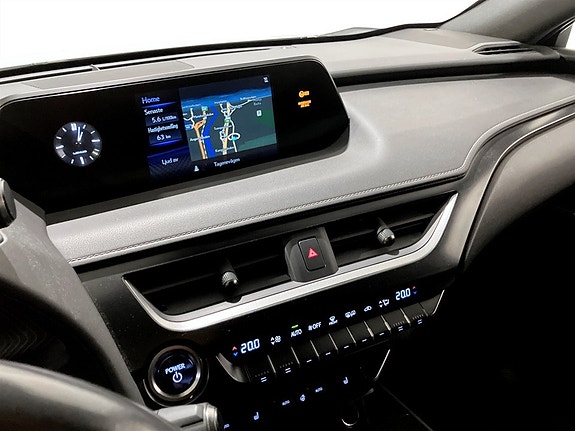 Lexus UX250h 9 of 16