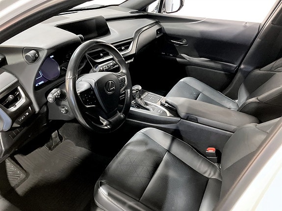 Lexus UX250h 5 of 16