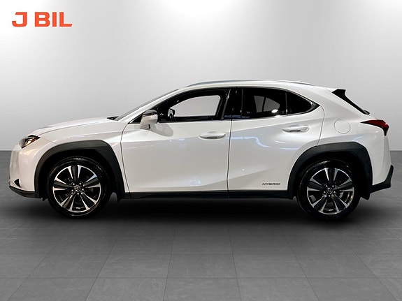Lexus UX250h 13 of 16