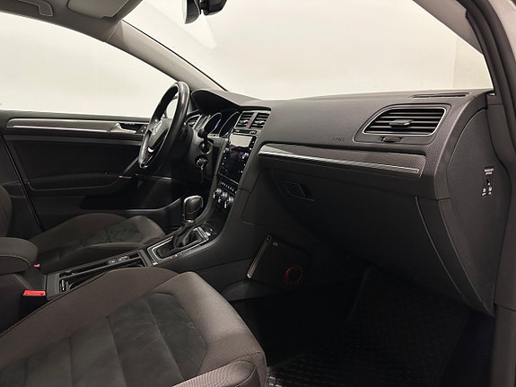 Volkswagen Golf Alltrack 10 of 30