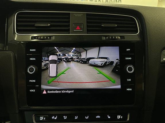 Volkswagen Golf Alltrack 21 of 30