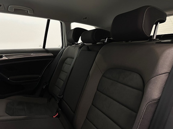 Volkswagen Golf Alltrack 28 of 30