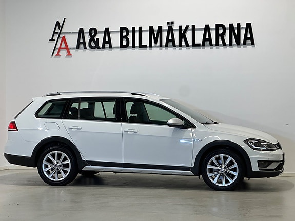 Volkswagen Golf Alltrack 2 of 30