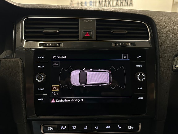 Volkswagen Golf Alltrack 22 of 30