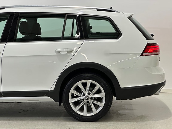 Volkswagen Golf Alltrack 15 of 30