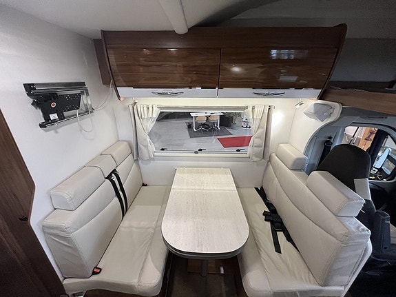 Pilote C 700 G / 6 Bältad / Garage / Maxxfan / 6 sovplatser / 9 of 20