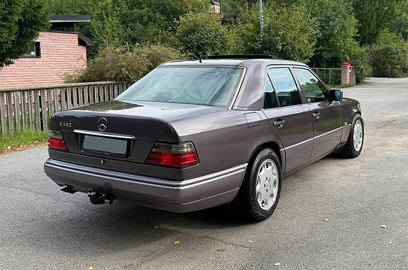 Mercedes-Benz E420 5 of 22
