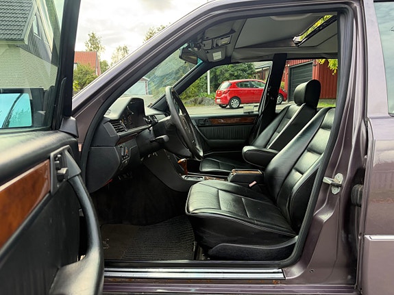 Mercedes-Benz E420 11 of 22