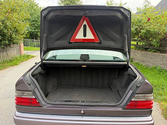 Mercedes-Benz E420 18 of 22