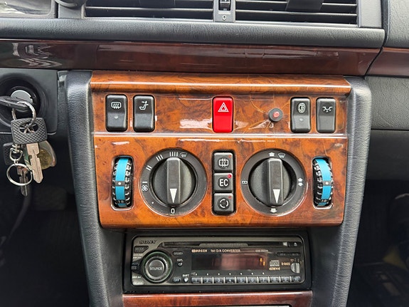 Mercedes-Benz E420 21 of 22