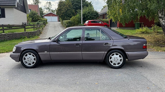 Mercedes-Benz E420 2 of 22